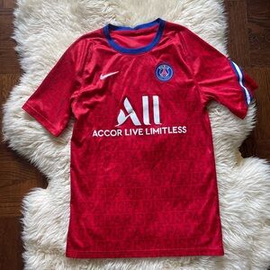 Nike Red Paris Saint-Germain 2020 Breathe Raglan Performance Top pre match kit